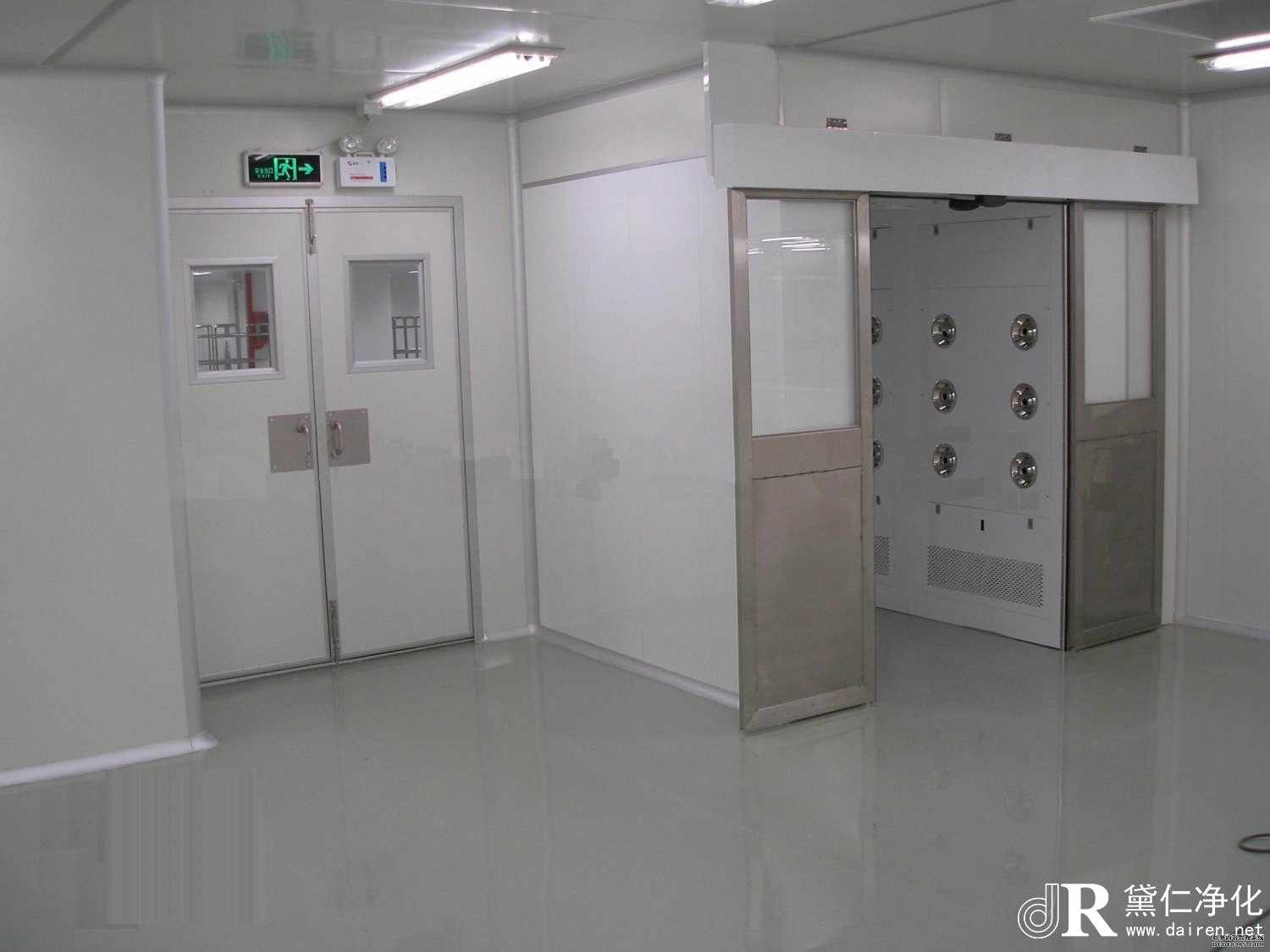 無塵車間風(fēng)淋室的使用與維護(hù)